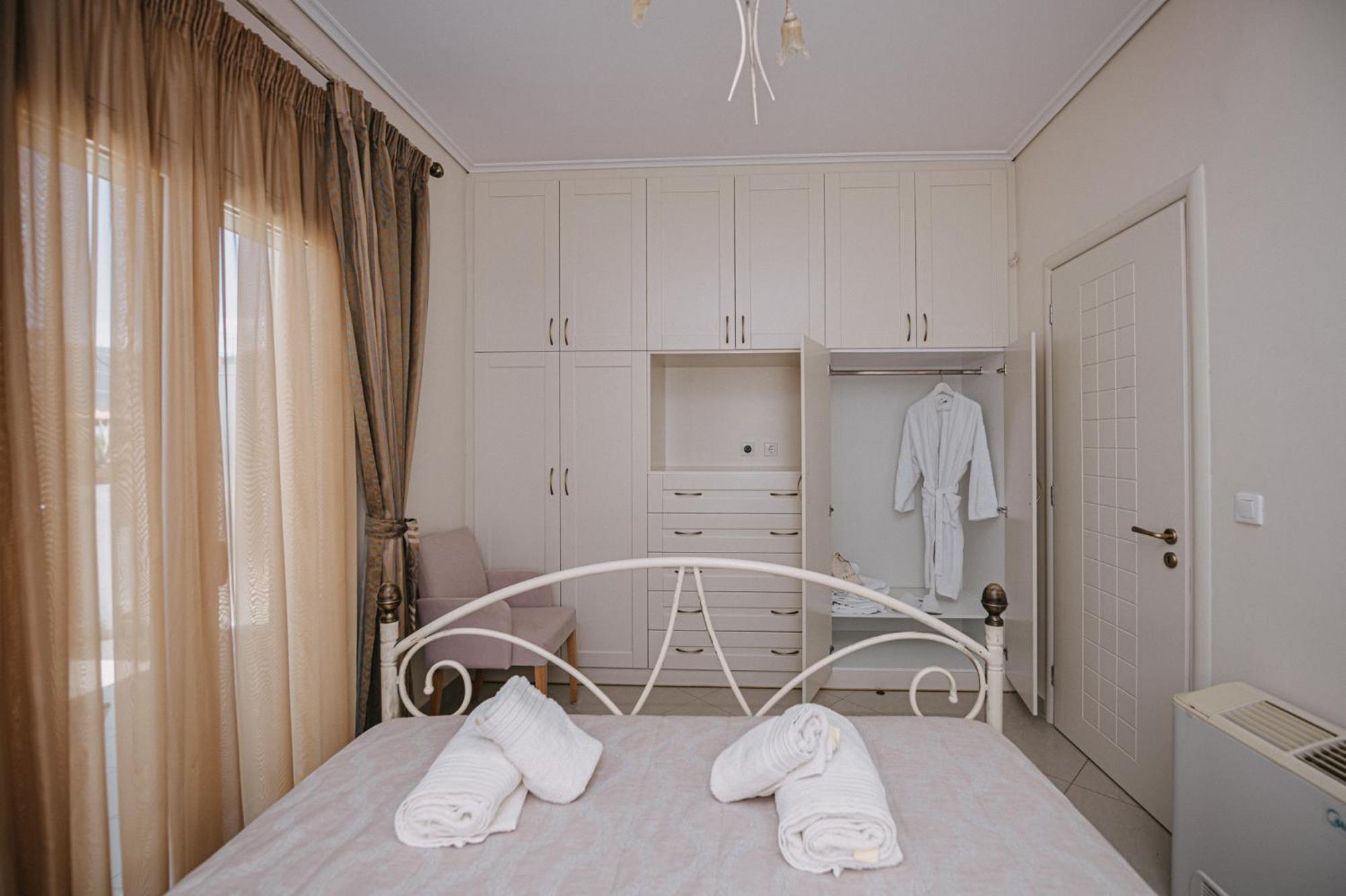 Nereides Luxury Villas 카토 알미리 외부 사진